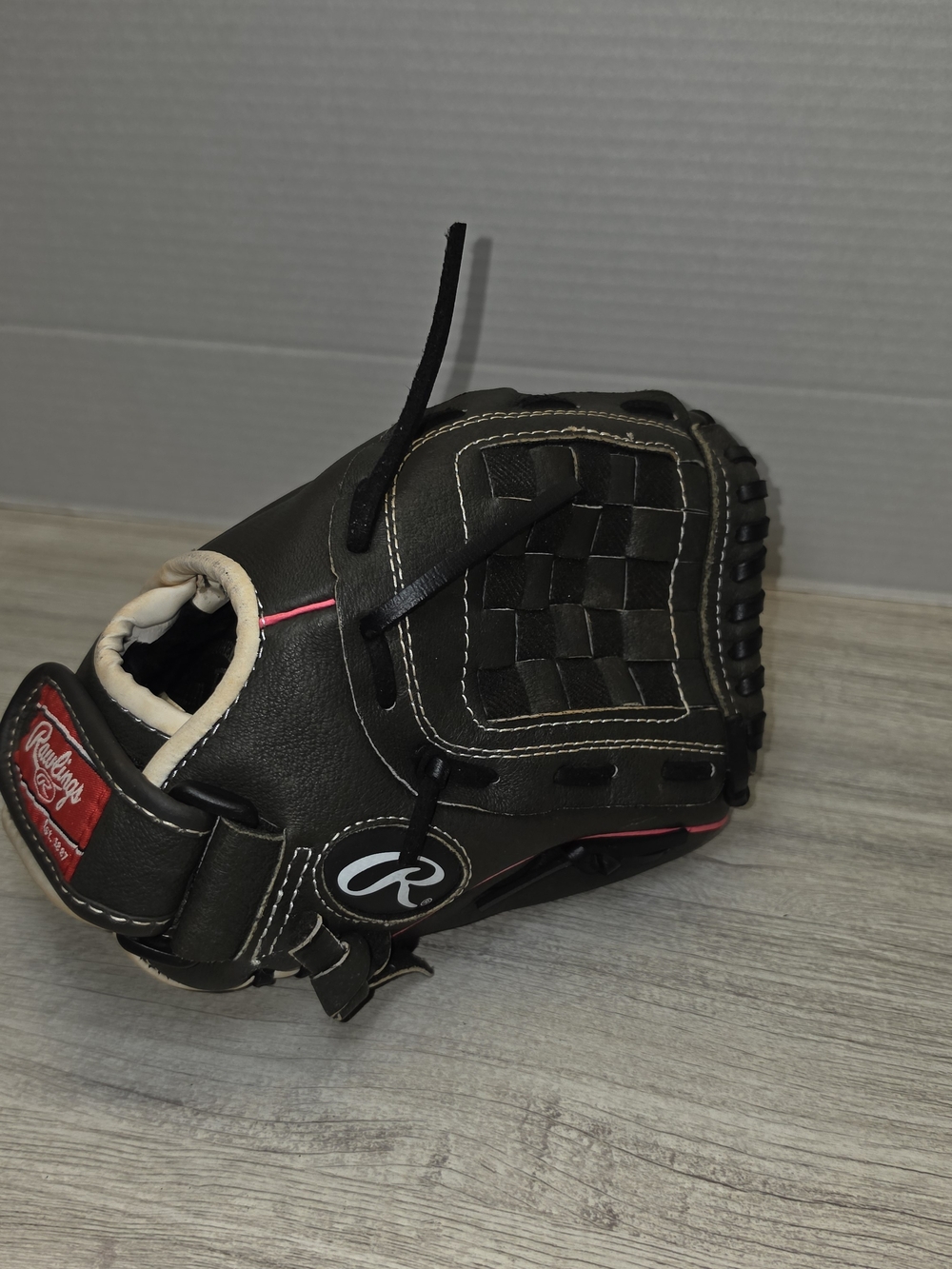 Rawling Storm 11in Softball Right Hand Glove Youth Black Leather